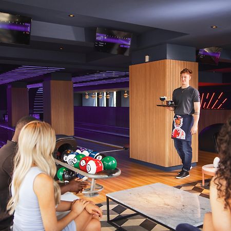 Yotel กลาสโกว์ ภายนอก รูปภาพ Bowling alley in Las Vegas