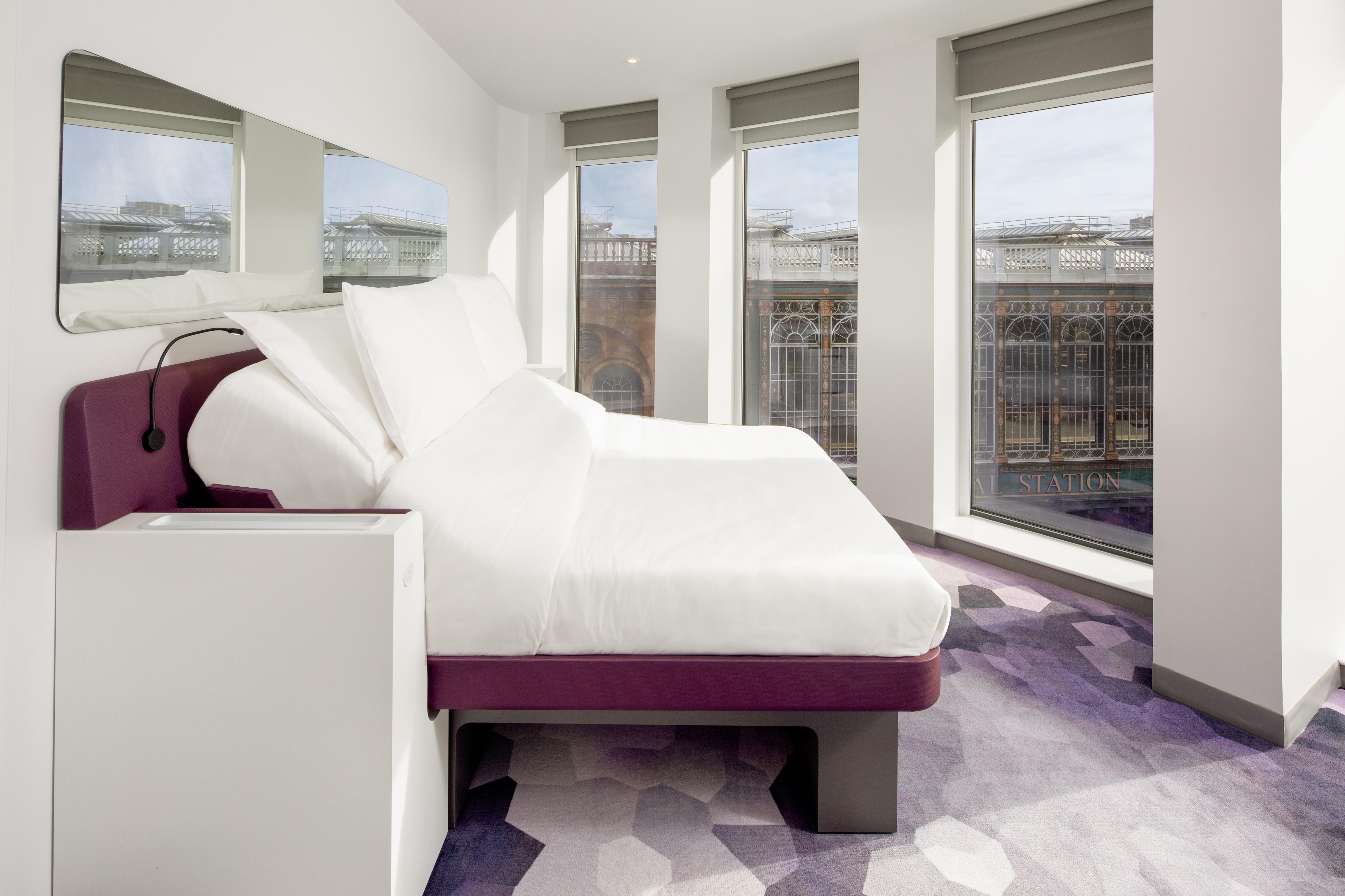 Yotel กลาสโกว์ ภายนอก รูปภาพ The room of the hotel