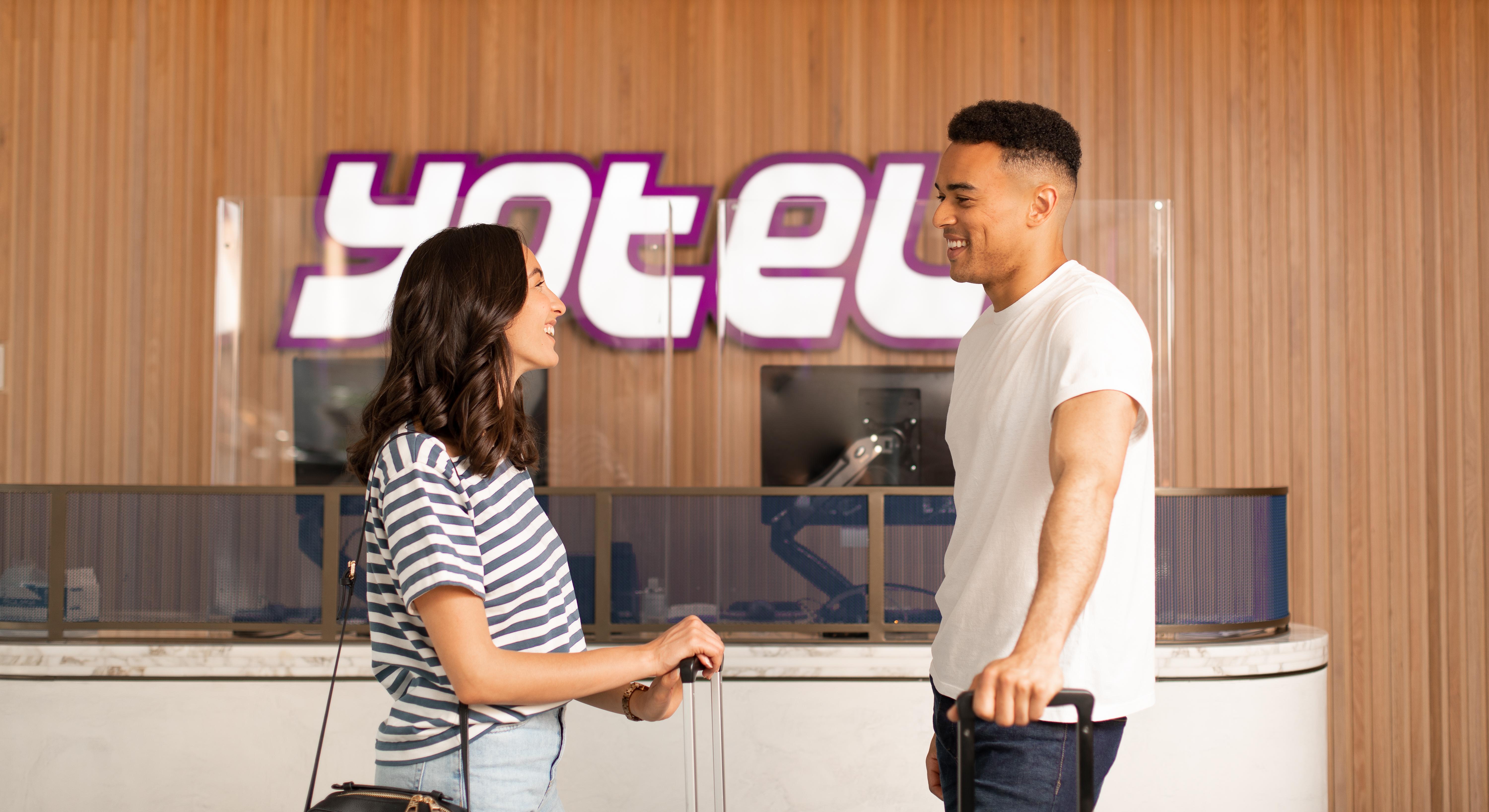 Yotel กลาสโกว์ ภายนอก รูปภาพ Yotel reception