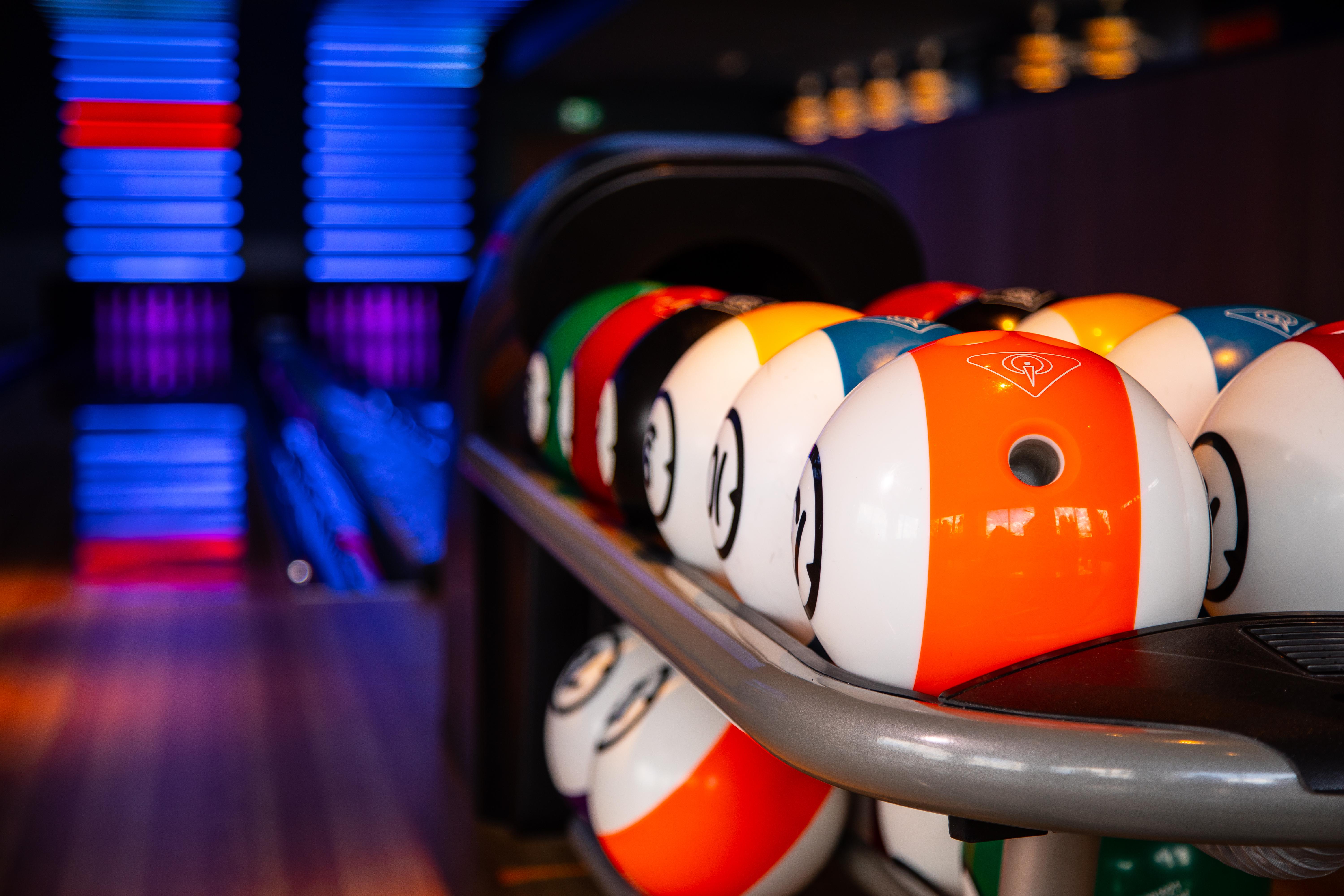 Yotel กลาสโกว์ ภายนอก รูปภาพ "The ball is in the gutter."