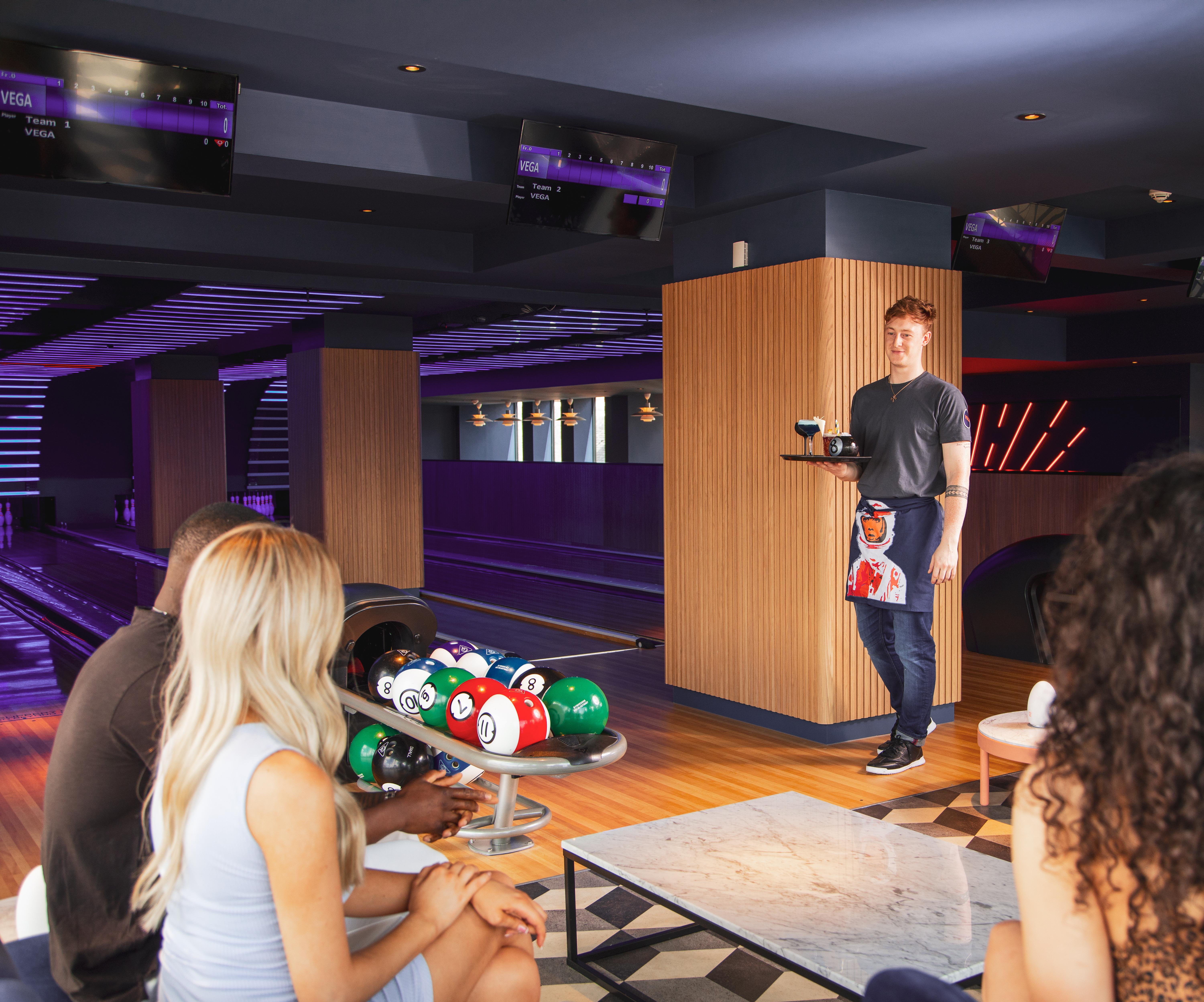 Yotel กลาสโกว์ ภายนอก รูปภาพ Bowling alley in Las Vegas